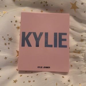 Kylie Cosmetics “Ice Me Out” Highlighter